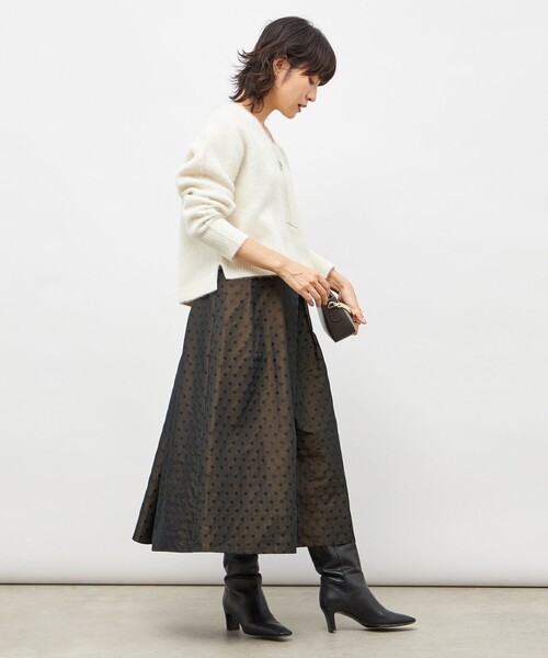 NOLLEY’S(ノーリーズ)の「《手洗い可能》ヘアリーストレッチVネックプルオーバーニット(ニット/セーター・レディース・キナリ/ネイビー/ベビーピンク/グレー・38)」の19枚目の写真