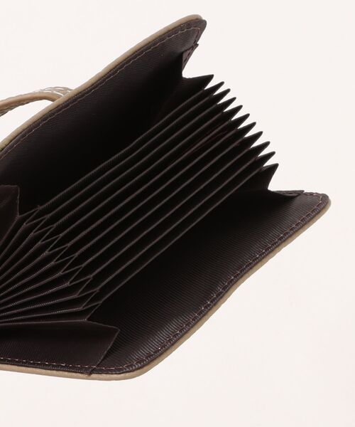 ammy.（エイミードット）の「【 ammy. / エイミードット 】 スクエア ストラップ カード ウォレット（カードケース・レディース・ブラウン/ブラック/ベージュ・FREE）」の7枚目の写真