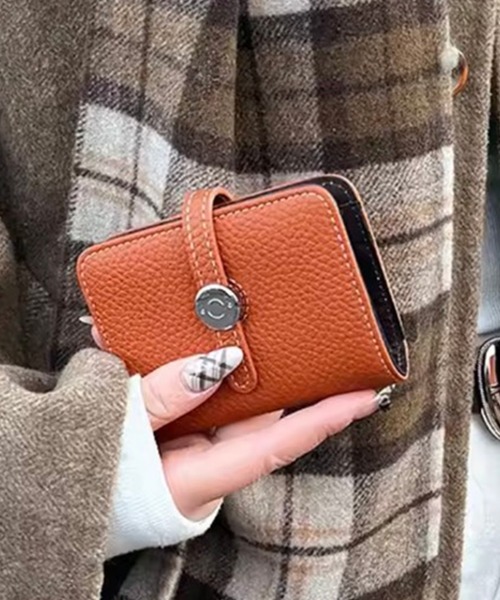 ammy.（エイミードット）の「【 ammy. / エイミードット 】 スクエア ストラップ カード ウォレット（カードケース・レディース・ブラウン/ブラック/ベージュ・FREE）」の2枚目の写真