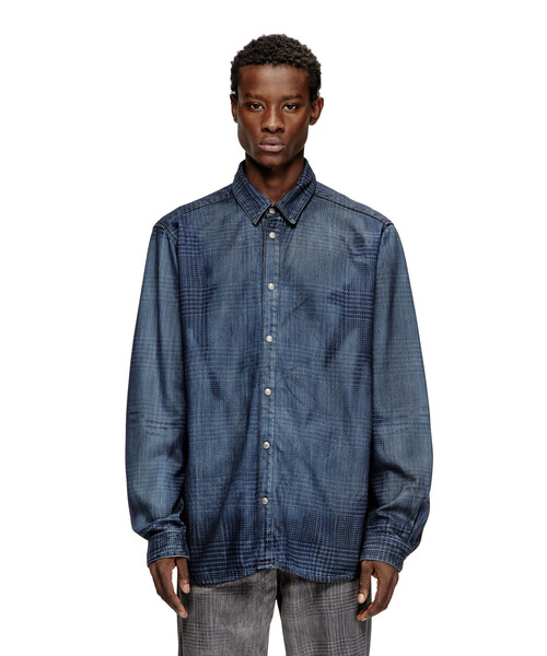 DIESEL(ディーゼル)の「メンズ デニムシャツ D-SIMPLY-S13(シャツ/ブラウス・メンズ・ダークインディゴブルー・MEDIUM/SMALL/X-LARGE/XX-LARGE/X-SMALL/LARGE)」の4枚目の写真