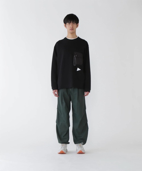 and wander(アンドワンダー)の「【and wander/アンドワンダー】airy warm pullover(スウェット・メンズ・ブラウン/ブラック・M/L)」の8枚目の写真