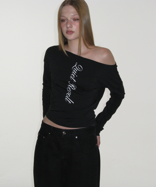 CRANK（クランク）の「レタリングオフショルダートップス_ブラック（Tシャツ/カットソー・レディース・その他・FREE）」の2枚目の写真