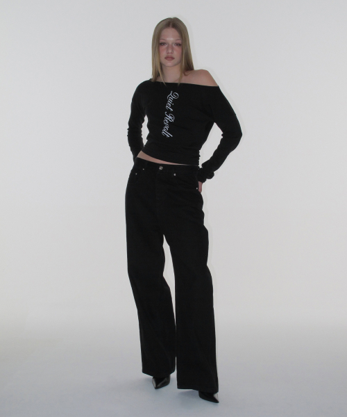 CRANK（クランク）の「レタリングオフショルダートップス_ブラック（Tシャツ/カットソー・レディース・その他・FREE）」の3枚目の写真