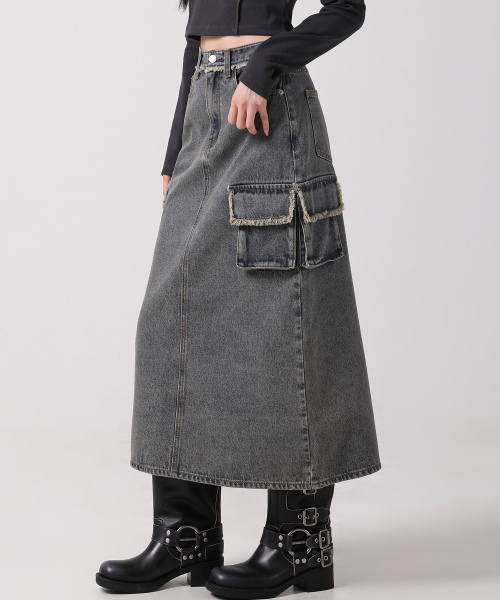 AVANDRESS(アバンドレス )の「Harper Tassel Pocket Denim Long Skirt BLUE(スカート・レディース・ブルー・SMALL/LARGE/MEDIUM)」の2枚目の写真