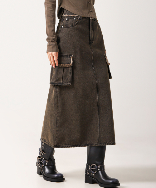 AVANDRESS(アバンドレス )の「Harper Tassel Pocket Denim Long Skirt BLUE(スカート・レディース・ブルー・SMALL/LARGE/MEDIUM)」の3枚目の写真