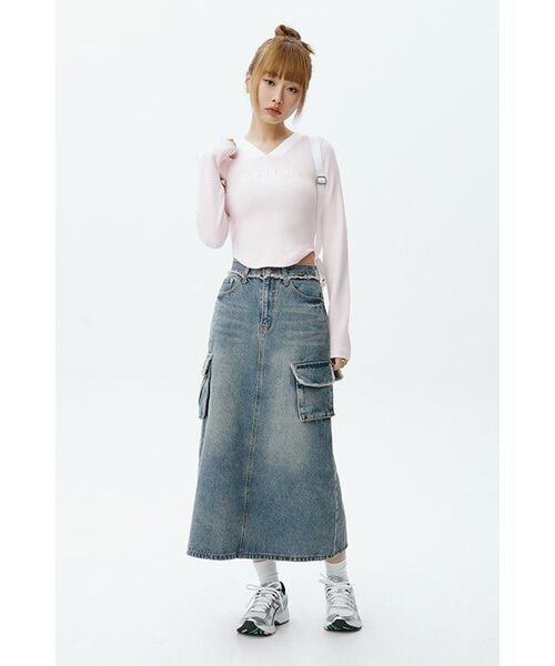 AVANDRESS(アバンドレス )の「Harper Tassel Pocket Denim Long Skirt BLUE(スカート・レディース・ブルー・SMALL/LARGE/MEDIUM)」の7枚目の写真