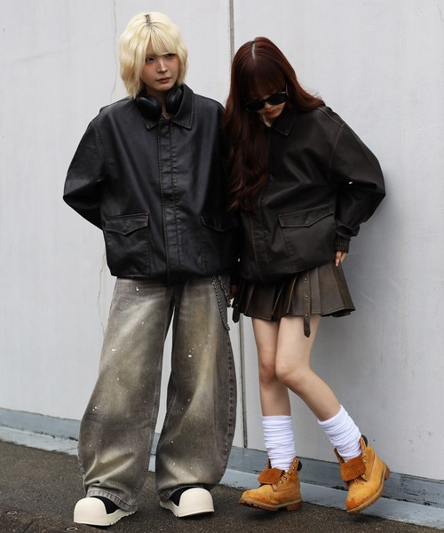 ATMARK(アットマーク)の「《2サイズ展開 / UNISEX 》ATMARK十字架ロゴウォッシュPUレザージャケット(ブルゾン・レディース・ブラック/ブラウン・M/L)」の4枚目の写真