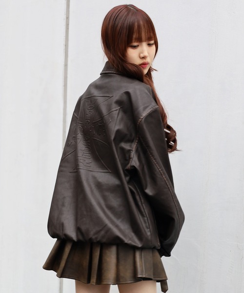 ATMARK(アットマーク)の「《2サイズ展開 / UNISEX 》ATMARK十字架ロゴウォッシュPUレザージャケット(ブルゾン・レディース・ブラック/ブラウン・M/L)」の11枚目の写真
