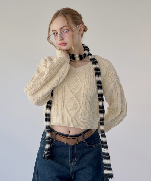 hazyl(ヘイジル)の「V-neck cable knit / Vネックケーブルニット(ニット/セーター・レディース・ボルドー/アイボリー・フリー)」の3枚目の写真