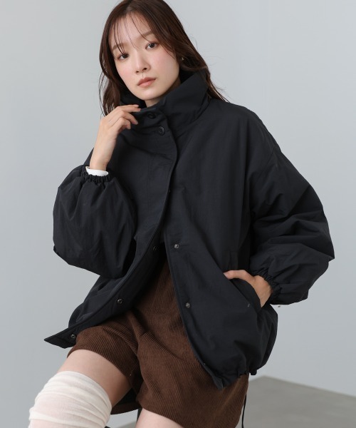 Bab（バブ）の「ハイネック中綿ブルゾン（ブルゾン・レディース・アイボリー/ブラック・M）」の2枚目の写真