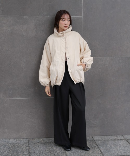 Bab（バブ）の「ハイネック中綿ブルゾン（ブルゾン・レディース・アイボリー/ブラック・M）」の4枚目の写真