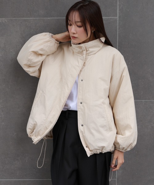 Bab（バブ）の「ハイネック中綿ブルゾン（ブルゾン・レディース・アイボリー/ブラック・M）」の5枚目の写真