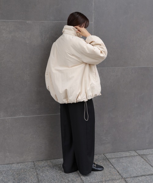 Bab（バブ）の「ハイネック中綿ブルゾン（ブルゾン・レディース・アイボリー/ブラック・M）」の6枚目の写真