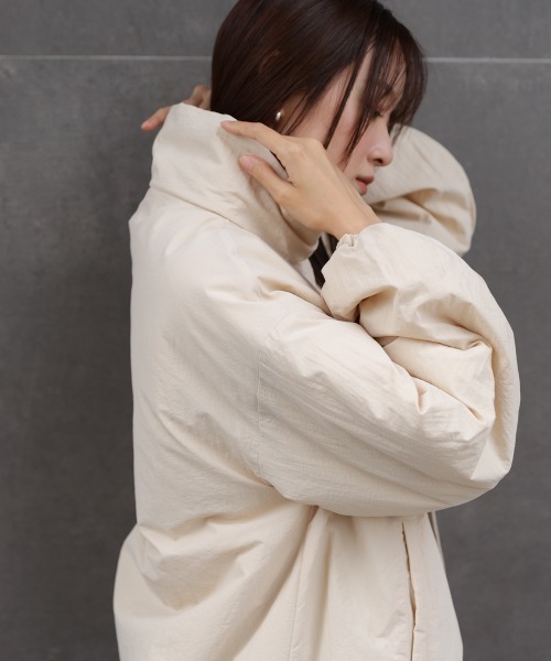 Bab（バブ）の「ハイネック中綿ブルゾン（ブルゾン・レディース・アイボリー/ブラック・M）」の8枚目の写真