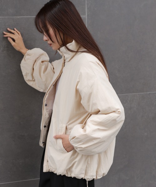 Bab（バブ）の「ハイネック中綿ブルゾン（ブルゾン・レディース・アイボリー/ブラック・M）」の10枚目の写真