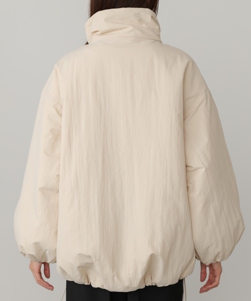 Bab（バブ）の「ハイネック中綿ブルゾン（ブルゾン・レディース・アイボリー/ブラック・M）」の13枚目の写真