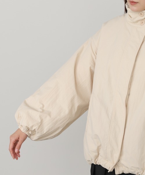 Bab（バブ）の「ハイネック中綿ブルゾン（ブルゾン・レディース・アイボリー/ブラック・M）」の16枚目の写真