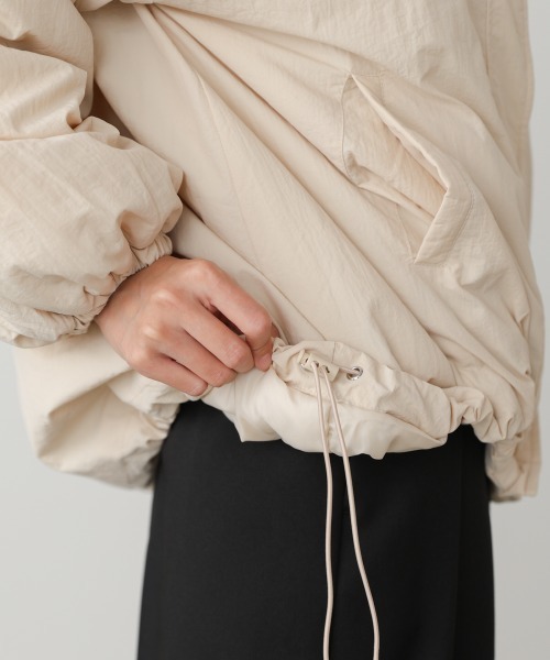 Bab（バブ）の「ハイネック中綿ブルゾン（ブルゾン・レディース・アイボリー/ブラック・M）」の18枚目の写真