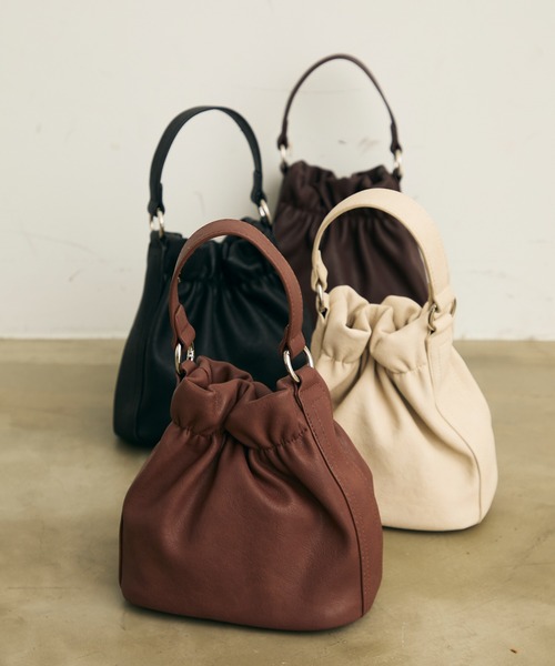 Lunea(ルネア)の「巾着ミニバッグ/ショルダー紐付き2way(ハンドバッグ・レディース・ブラウン/レッド/アイボリー/ブラック・FREE)」の4枚目の写真