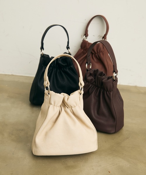 Lunea(ルネア)の「巾着ミニバッグ/ショルダー紐付き2way(ハンドバッグ・レディース・ブラウン/レッド/アイボリー/ブラック・FREE)」の2枚目の写真