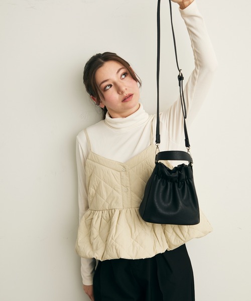 Lunea(ルネア)の「巾着ミニバッグ/ショルダー紐付き2way(ハンドバッグ・レディース・ブラウン/レッド/アイボリー/ブラック・FREE)」の5枚目の写真