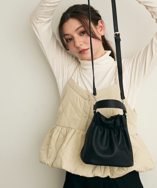 Lunea(ルネア)の「巾着ミニバッグ/ショルダー紐付き2way(ハンドバッグ・レディース・ブラウン/レッド/アイボリー/ブラック・FREE)」の8枚目の写真