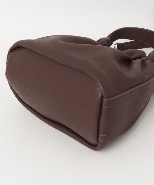 Lunea(ルネア)の「巾着ミニバッグ/ショルダー紐付き2way(ハンドバッグ・レディース・ブラウン/レッド/アイボリー/ブラック・FREE)」の10枚目の写真