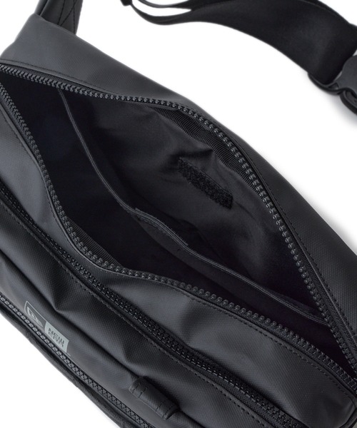 NEW ERA(ニューエラ)の「ニューエラ スクエアウエストバッグ TPU(ボディバッグ/ウエストポーチ・メンズ・ブラック・FREE)」の4枚目の写真