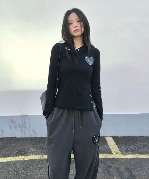 MUCENT(ムセント)の「ロックセットアップメタルロゴカットオフピグメントスウェットパンツ男女共用(スウェットパンツ・レディース・チャコール・FREE)」の6枚目の写真