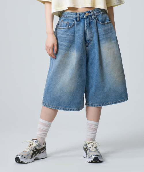 UNKNOWN PLANET(アンノウンプラネット)の「ライゼバミューダワンタックワイドデニムショーツブルー(その他パンツ・レディース・その他・SMALL/MEDIUM/LARGE)」の1枚目の写真