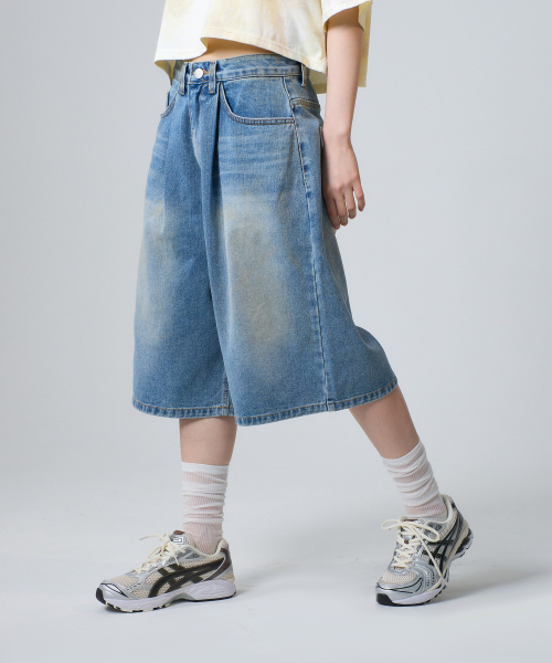UNKNOWN PLANET(アンノウンプラネット)の「ライゼバミューダワンタックワイドデニムショーツブルー(その他パンツ・レディース・その他・SMALL/MEDIUM/LARGE)」の3枚目の写真