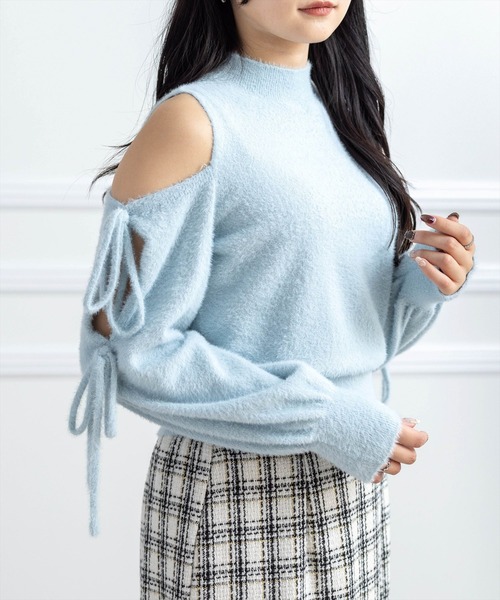 CLEAR BASIC（クリアベーシック）の「オープンショルダーニットトップス[着回し力抜群 ガーリー]≪AW新作≫（ニット/セーター・レディース・ピンク/アイボリー/サックスブルー・F）」の2枚目の写真