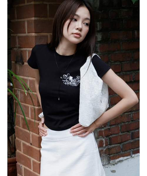 VOOR(ボル)の「ミニローズグラフィック半袖Tシャツ_ブラック(Tシャツ/カットソー・レディース・ブラック・SMALL/MEDIUM)」の7枚目の写真