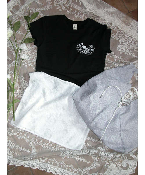 VOOR(ボル)の「ミニローズグラフィック半袖Tシャツ_ブラック(Tシャツ/カットソー・レディース・ブラック・SMALL/MEDIUM)」の5枚目の写真