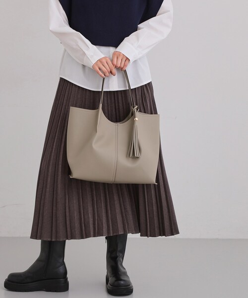 THE SHOP TK (ザ ショップ ティーケー )の「タッセル付きトートバッグ(トートバッグ・レディース・ナチュラル/アイボリー/ブラック・00)」の3枚目の写真