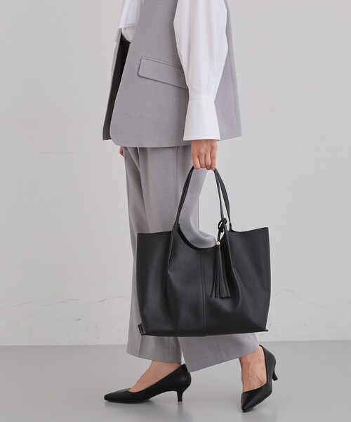 THE SHOP TK (ザ ショップ ティーケー )の「タッセル付きトートバッグ(トートバッグ・レディース・ナチュラル/アイボリー/ブラック・00)」の2枚目の写真