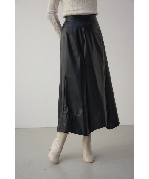 AZUL by moussy(アズールバイマウジー)の「【身長/骨格別着用画像あり】フェイクレザーハンカチーフヘムスカート 秋服 冬服 ロングスカート ウエスト後ろゴム(スカート・レディース・ブラック・MEDIUM/SMALL)」の1枚目の写真