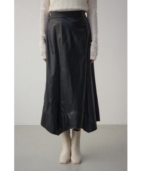 AZUL by moussy(アズールバイマウジー)の「【身長/骨格別着用画像あり】フェイクレザーハンカチーフヘムスカート 秋服 冬服 ロングスカート ウエスト後ろゴム(スカート・レディース・ブラック・MEDIUM/SMALL)」の5枚目の写真
