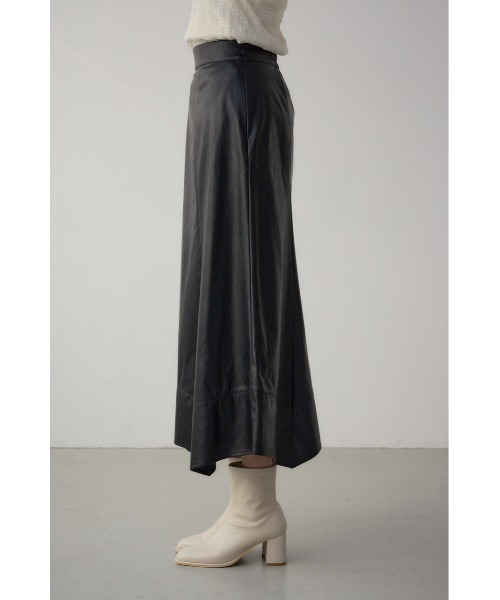 AZUL by moussy(アズールバイマウジー)の「【身長/骨格別着用画像あり】フェイクレザーハンカチーフヘムスカート 秋服 冬服 ロングスカート ウエスト後ろゴム(スカート・レディース・ブラック・MEDIUM/SMALL)」の6枚目の写真