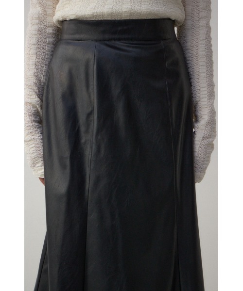 AZUL by moussy(アズールバイマウジー)の「【身長/骨格別着用画像あり】フェイクレザーハンカチーフヘムスカート 秋服 冬服 ロングスカート ウエスト後ろゴム(スカート・レディース・ブラック・MEDIUM/SMALL)」の8枚目の写真