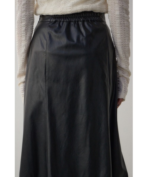 AZUL by moussy(アズールバイマウジー)の「【身長/骨格別着用画像あり】フェイクレザーハンカチーフヘムスカート 秋服 冬服 ロングスカート ウエスト後ろゴム(スカート・レディース・ブラック・MEDIUM/SMALL)」の9枚目の写真
