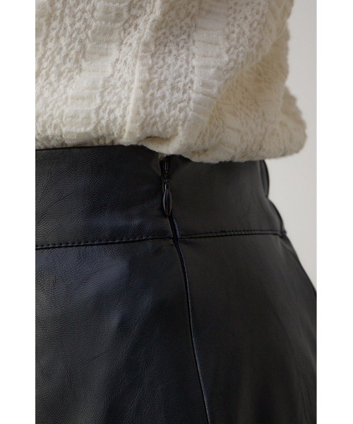 AZUL by moussy(アズールバイマウジー)の「【身長/骨格別着用画像あり】フェイクレザーハンカチーフヘムスカート 秋服 冬服 ロングスカート ウエスト後ろゴム(スカート・レディース・ブラック・MEDIUM/SMALL)」の11枚目の写真