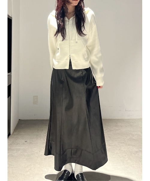 AZUL by moussy(アズールバイマウジー)の「【身長/骨格別着用画像あり】フェイクレザーハンカチーフヘムスカート 秋服 冬服 ロングスカート ウエスト後ろゴム(スカート・レディース・ブラック・MEDIUM/SMALL)」の18枚目の写真
