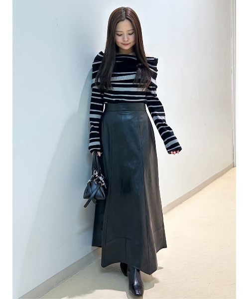 AZUL by moussy(アズールバイマウジー)の「【身長/骨格別着用画像あり】フェイクレザーハンカチーフヘムスカート 秋服 冬服 ロングスカート ウエスト後ろゴム(スカート・レディース・ブラック・MEDIUM/SMALL)」の13枚目の写真