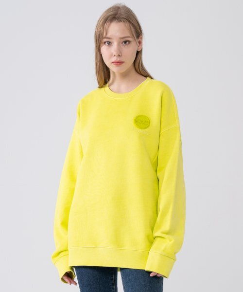 ICONOGRAPHY(アイコノグラフィー)の「PIGMENT HEAVY COTTON EMBLEM VOLUME PRINT YGRN(スウェット・レディース・ライトグリーン・LARGE)」の2枚目の写真