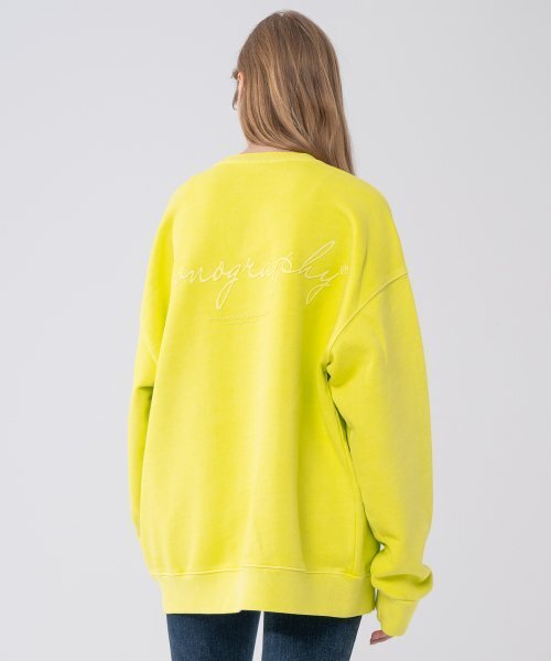 ICONOGRAPHY(アイコノグラフィー)の「PIGMENT HEAVY COTTON EMBLEM VOLUME PRINT YGRN(スウェット・レディース・ライトグリーン・LARGE)」の3枚目の写真