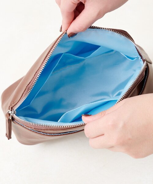 Kastane（カスタネ）の「【Kolors like you】fake leather pouch（ポーチ・レディース・ブラック/ブラウン・FREE）」の10枚目の写真