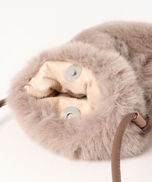 Elura(エルーラ)の「ファーマルチバック/642995(ショルダーバッグ・レディース・ベージュ/ブラック/グリーン・FREE)」の22枚目の写真