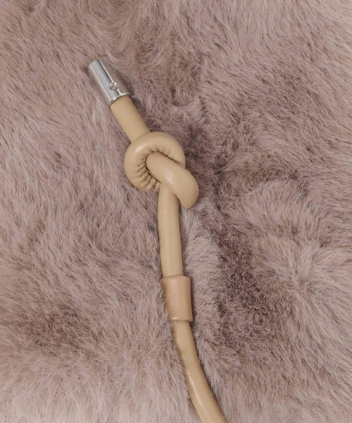 Elura(エルーラ)の「ファーマルチバック/642995(ショルダーバッグ・レディース・ベージュ/ブラック/グリーン・FREE)」の16枚目の写真