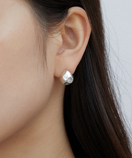 BYWEEKEND（バイウィーケンド）の「Alma earring_silver（ピアス（両耳用）・レディース・シルバー・FREE）」の2枚目の写真